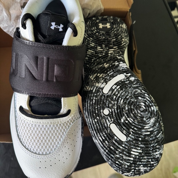 Under Armour Sneakers - Picture 2 of 3